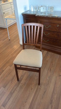 Foldable wood chair with cushions