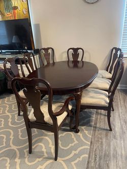 Cherry Wood Kincaid Dining Table Set with 8 Chairs