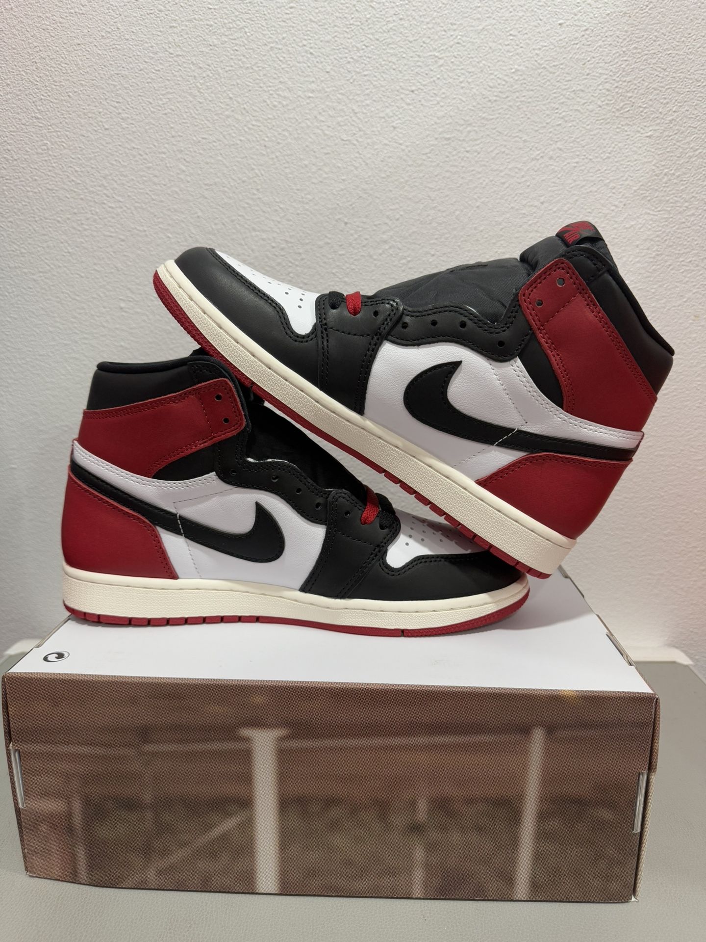 Nike Air Jordan 1 Retro OG High Black Toe Reimagined shoe DZ5485-106