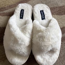 Nautica Women's Cozy White Furry Slippers - Size 8