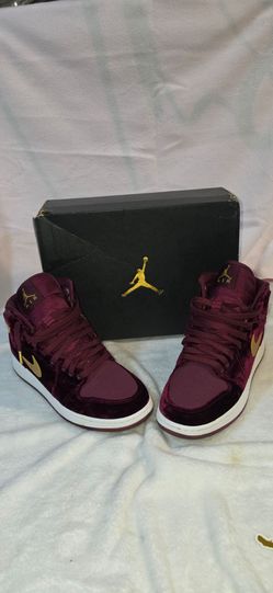 Air Jordan 1 Retro High Heiress Maroon Gold – Size 6Y