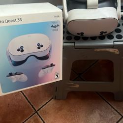 Brand New Meta Quest 3S 128 Gigabytes Comes With Box and Everything Included 
