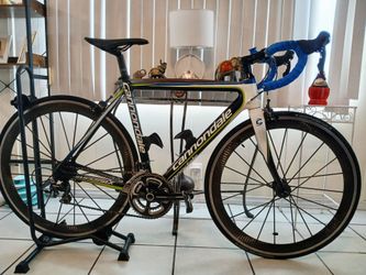 Cannondale super six full carbon roadbike size medium shimano 105 18 speeds like new..