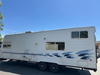 2004 Weekend Warrior 26’ Toyhauler