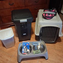 DOG CAGE AND ASSECORIES 