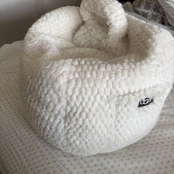 NEW - Ugg Tablet Pouf