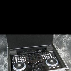 American Audio  VMS4  (Almost Like New) $250!!!! NO CASE