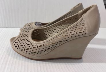 Size 6 Wedges Beige Color, Zapatillas Talla 6 NUEVAS