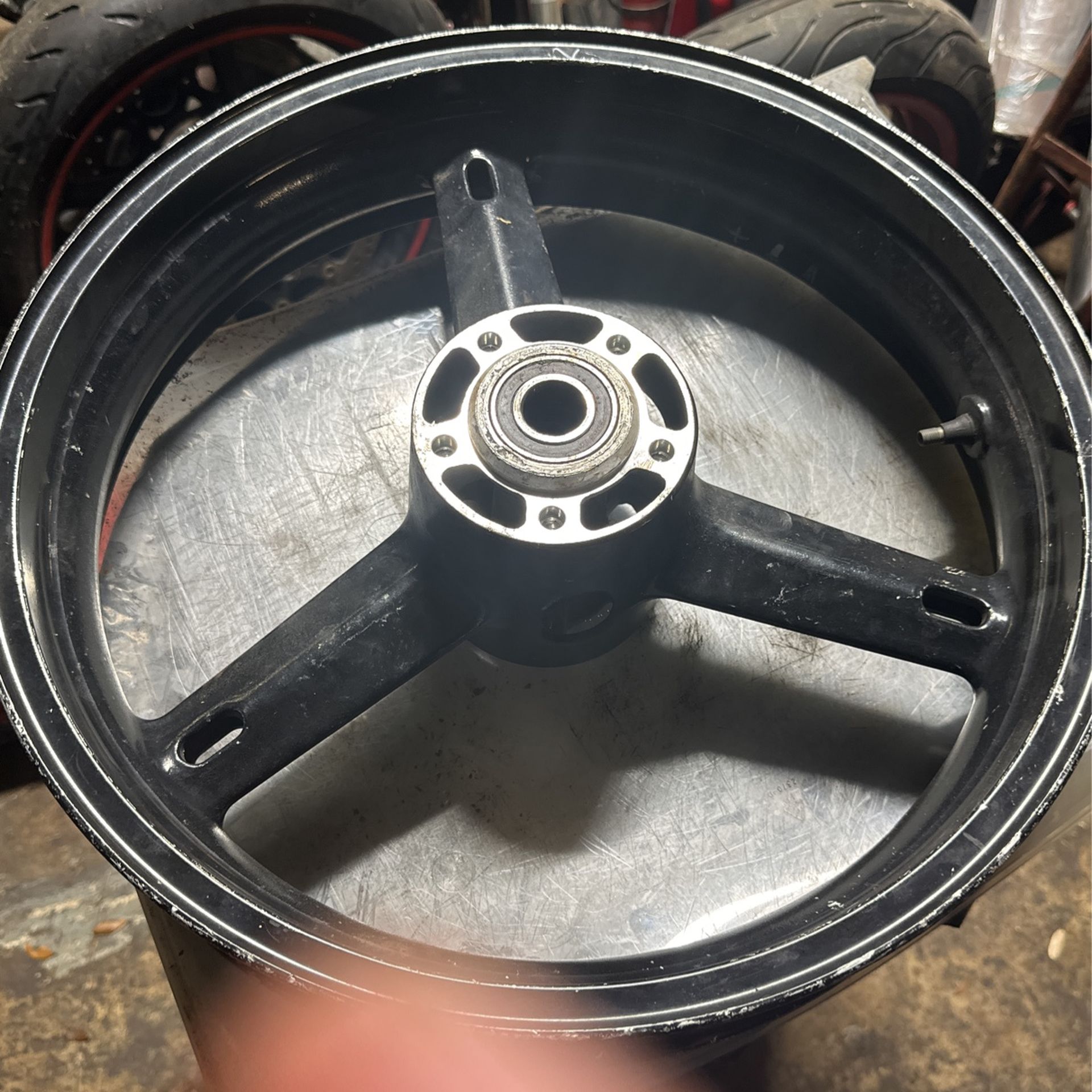 2001 to 2005 GSXR600 750 front wheel 2003 to 2004 GSXR 1000 front wheel straight