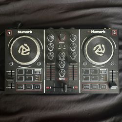 Numark Party Mix DJ Controller