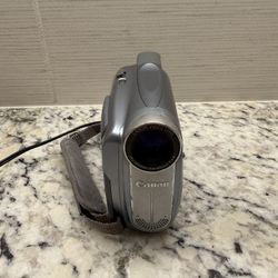 Canon ZR500 Mini DV Camcorder -