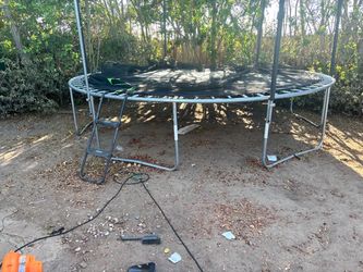 Large Round Trampoline with Safety Net and Ladder