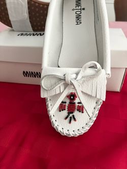 MINNETONKA  Moccasins - White Shoe Size 7