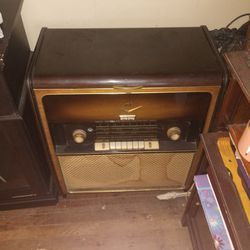Grundig Antique Radio,With Turn Table Inside