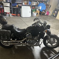 Honda. Magna
