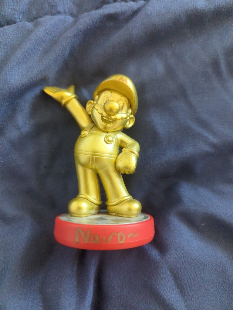 Cursed Gold Mario Amiibo Signed by Nairo at Switchfest 2019
