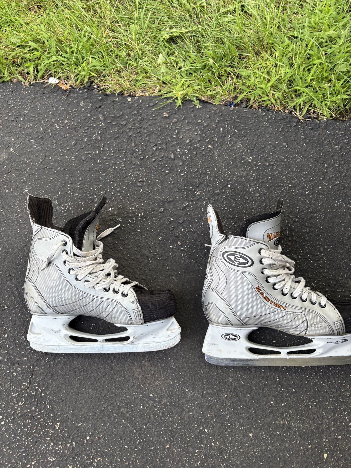 Hockey Skates - Size 9