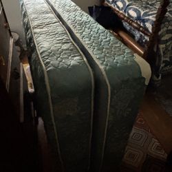 Twin Beds 