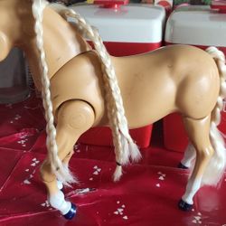 Vintage 1993 Mattel Barbie High Stepper Palomino Walking Horse (WORKS)