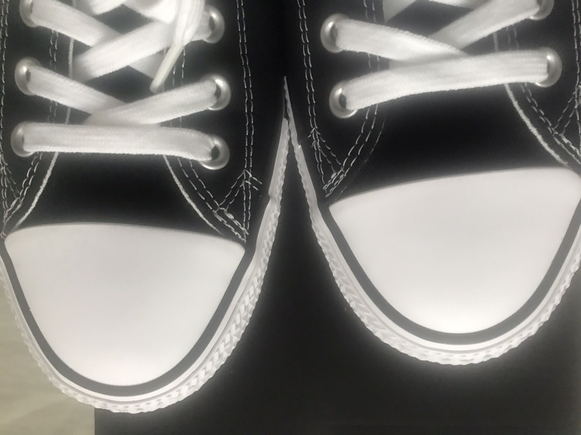 New-never used Black and white converse