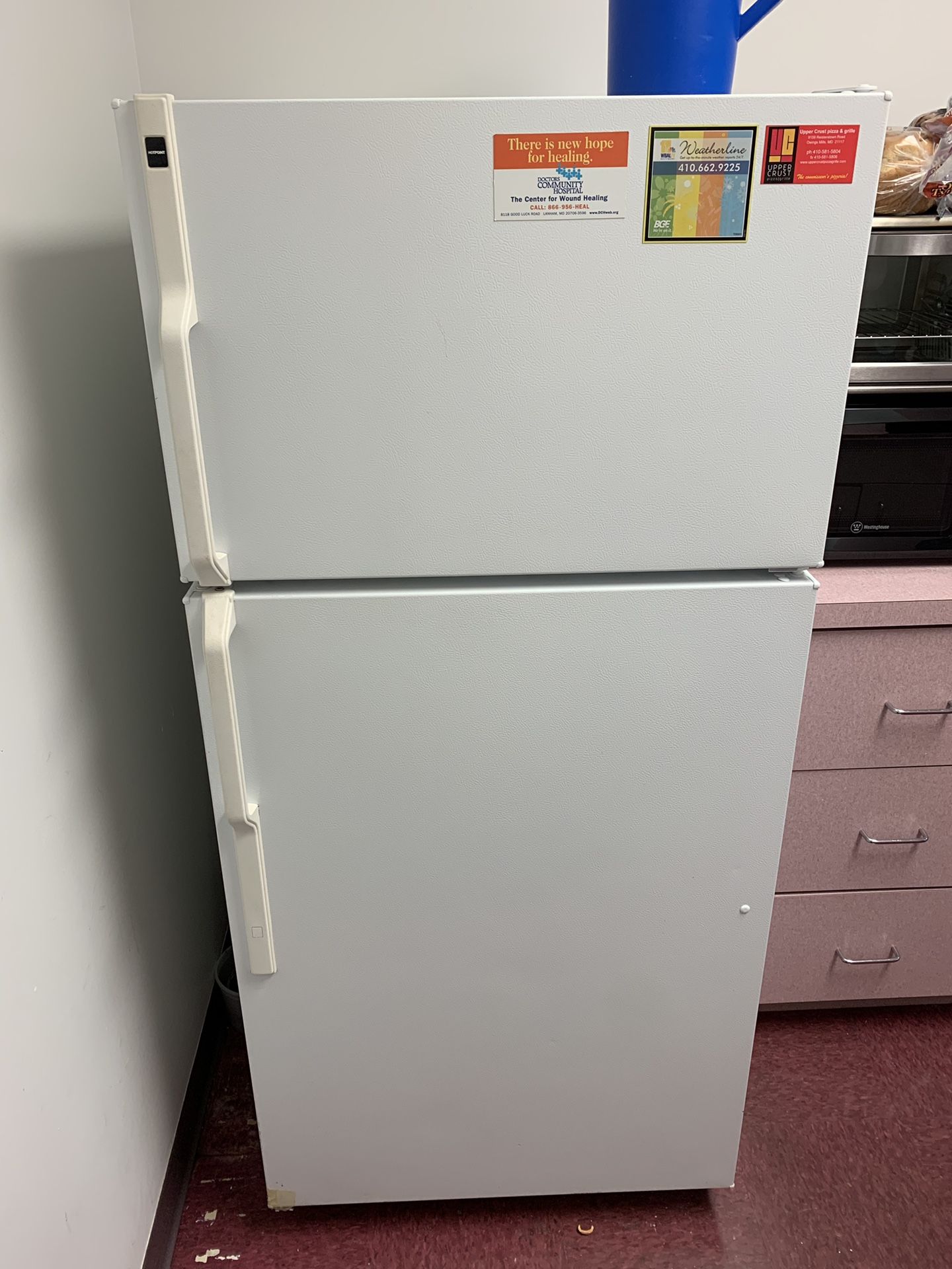 GE Hotpoint refrigerator - PENDING PICKUP