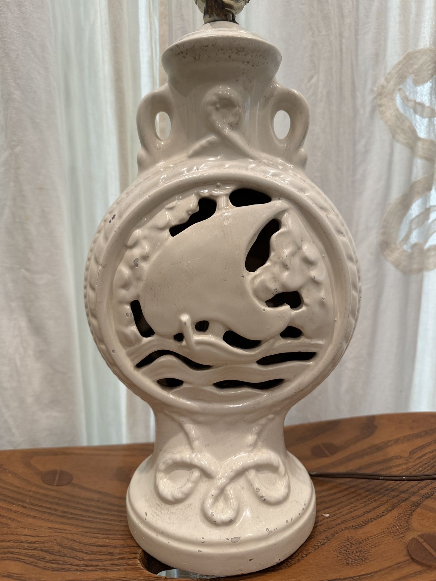 ANTIQUE VINTAGE COASTAL MARINE WHITE PORCELAIN  LAMP WITH BALL & BRASS ART DECO LAMP FINIAL