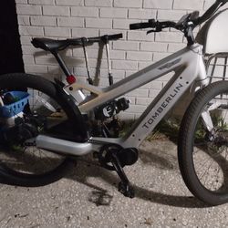 Tomberlin Evoke Signature Carbon Edition  Ebike $7,500 New 1mile On It
