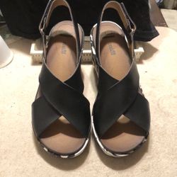 New Clarks Cushioned Black and White Wedges Sz 7M