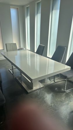 White Glossy Dining Table
