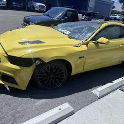 2017 Ford Mustang Gt 6Speed !