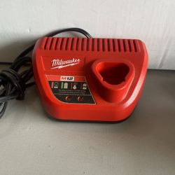 Milwaukee M12 Battery Charger 