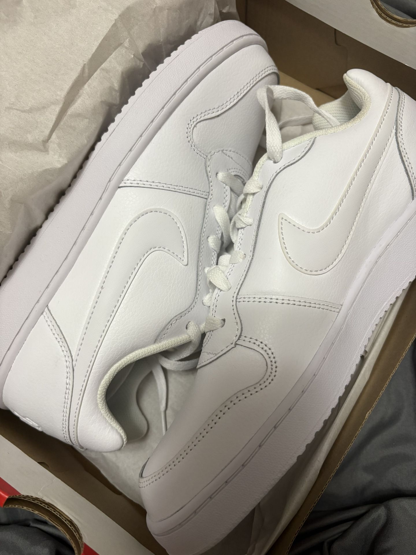 Women’s NIKE EBERNON LOW