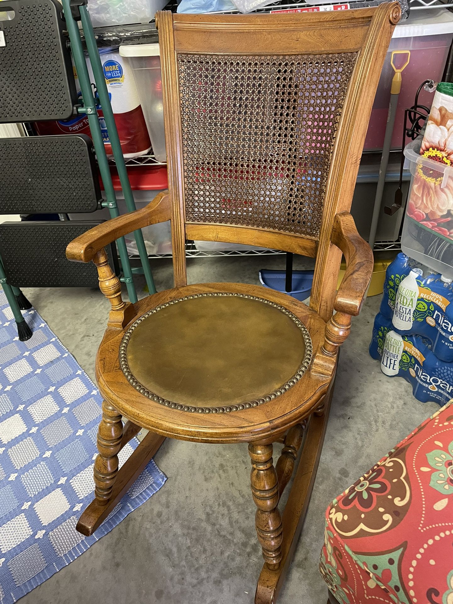 ** PET & SMOKE FREE HOME ** perfect for a baby's room!!   VINTAGE walnut rocking chair