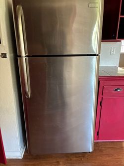Frigidaire Stainless Steel Top-Freezer Refrigerator