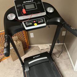 RENESTAR Treadmill// With 15 Percent Incline.. Built In Children Safety!! Like New !!