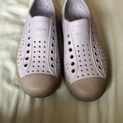 Light Purple Woman’s Size 6 Native Sandals