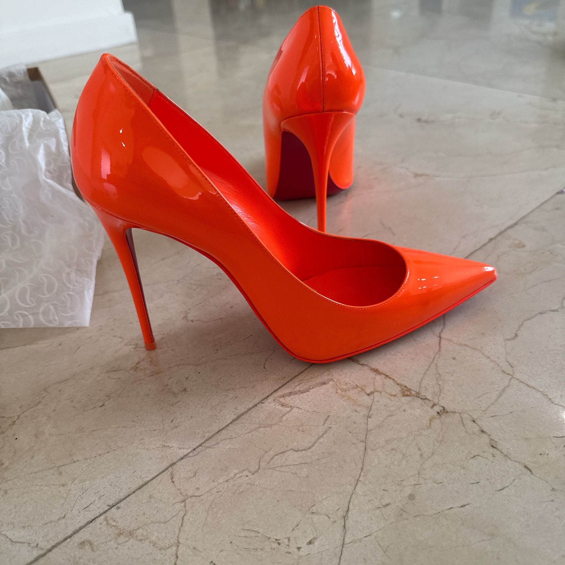 CHRISTIAN LOUBOUTIN • PUMPS Women • Size US 9.5 • Good condition