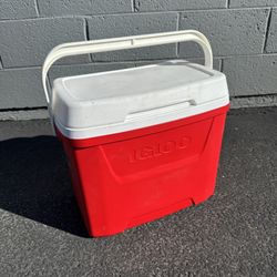 17x16x10” Red Igloo Cooler Ice Chest Lunch Box 28 Quarts
