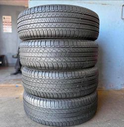 255/65/18 Michelin 📍📍 Vendo un set de llantas con 80% de vida las 4 📍🌟