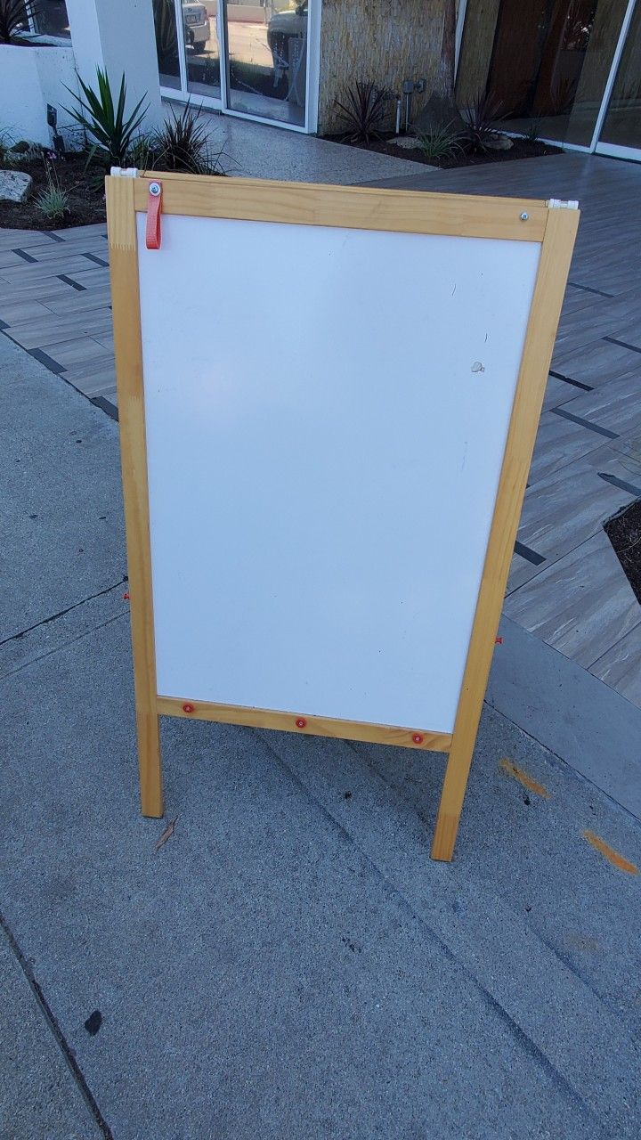 Small Easel (Small Hole On One Side- See Photo)