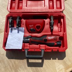 Milwaukee Press Tool 2473-20.  Set