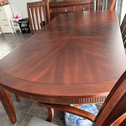 Dining Room Table and 6 chairs