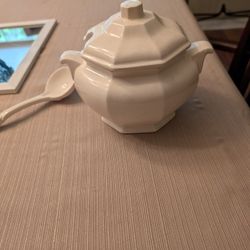 Gravy Bowl With Spoon 