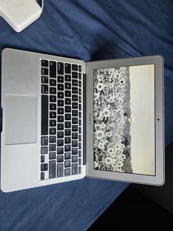 Mid 2012 MacBook Air Laptop Computer 8 GB RAM i7