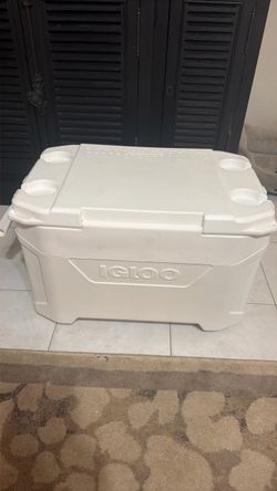 Igloo 48 Qt Laguna hard sided ice chest cooler white