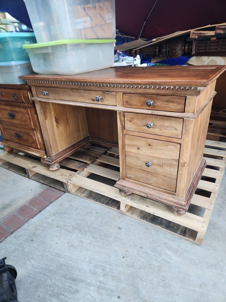 Free Wood Desk