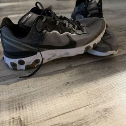 Men’s Nikes Size 10