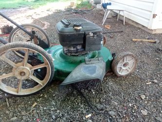 Lawn mower green and black, Briggs & Stratton engine
