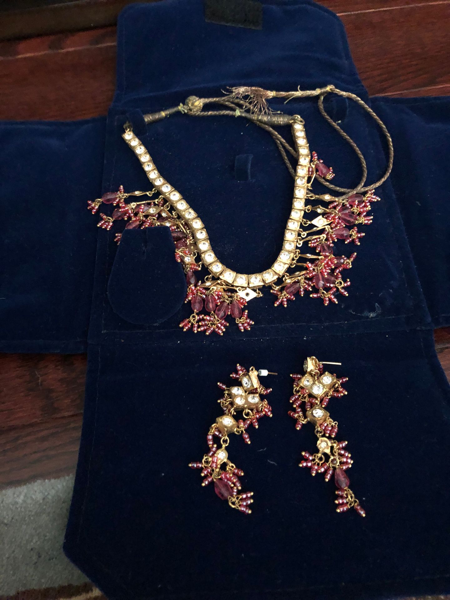 Necklace and earring set