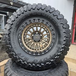 17" LOCK Mojave w/ 35" Toyo MT Open Country